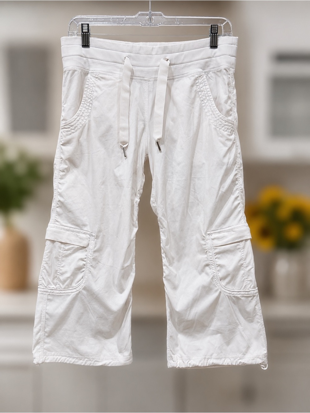 Lululemon Athletica Woman’s Cargo Capri Crop Pants Size 6 Stretch Drawstring